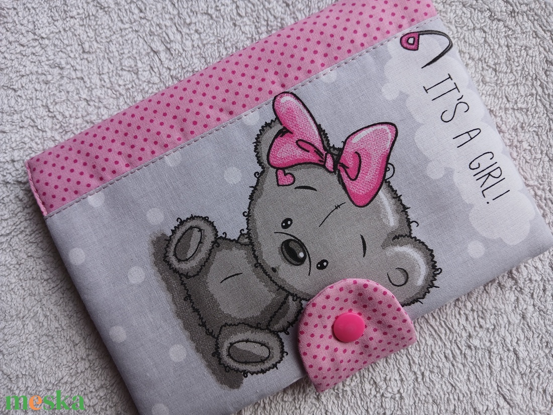 Új Design - IT'S A GIRL! - Egészségügyi könyv borító textilből - baba - mama - babaemlékek - egészségügyi kiskönyv borító - Meska.hu
