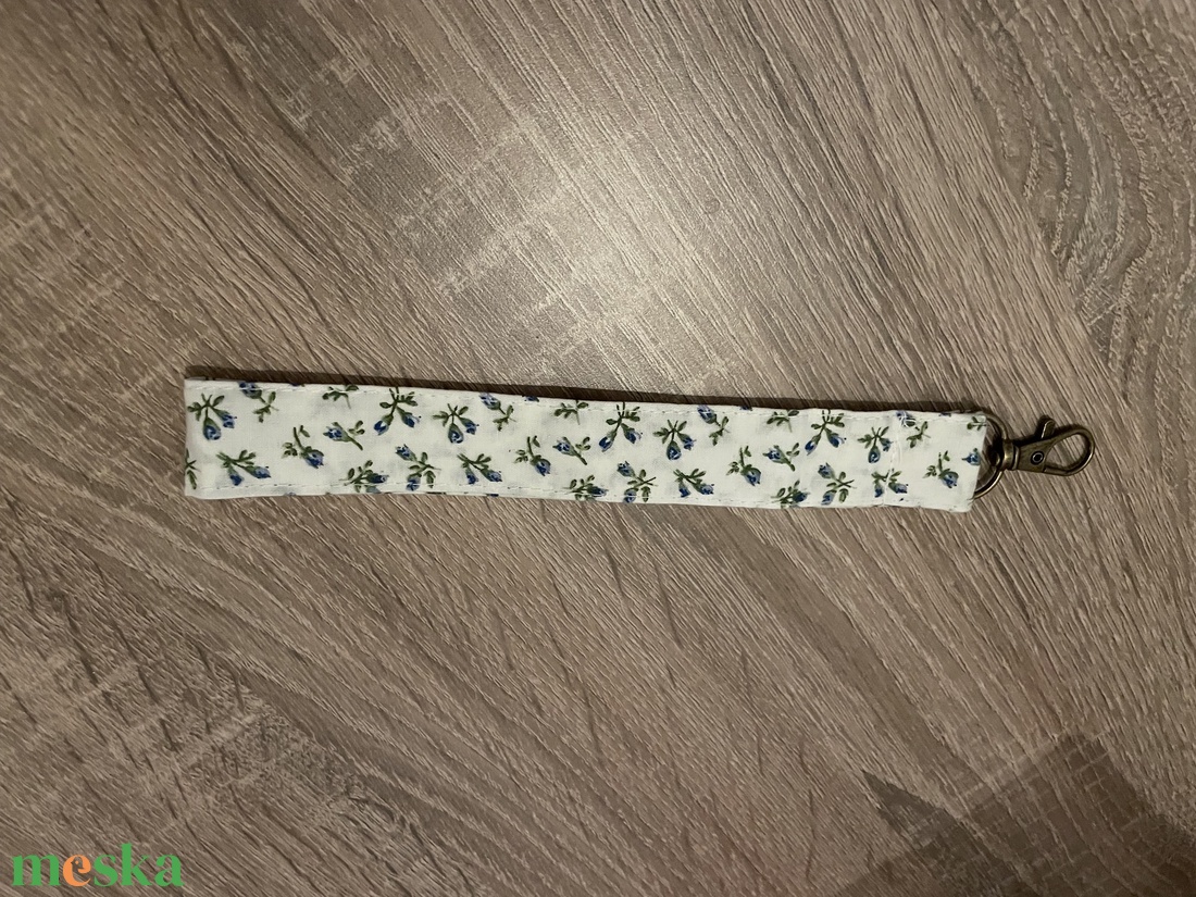 Kulcstartó apró virágos mintával - táska & tok - kulcstartó & táskadísz - kulcstartó - Meska.hu