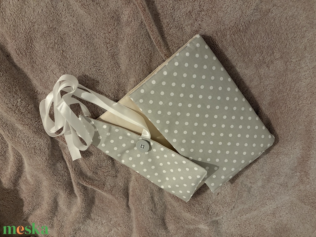 Vászon könyvborító szürke-fehér pöttyös - könyv & zene - könyvtok - Meska.hu