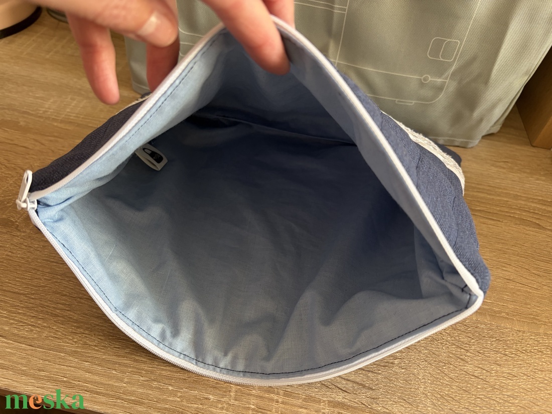 Tablett/könyvtartó tok sötétkék csipkével - táska & tok - ebook & tablet tok - Meska.hu