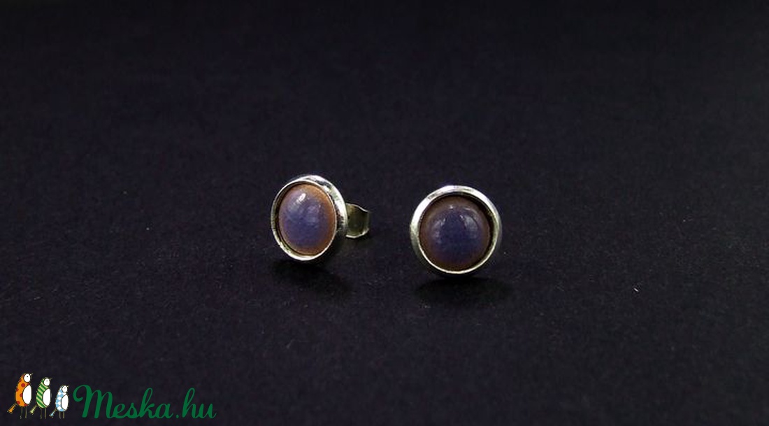 Kicsi levendulakék tűzzománc bedugós fülbevaló - ékszer - fülbevaló - pötty fülbevaló - Meska.hu