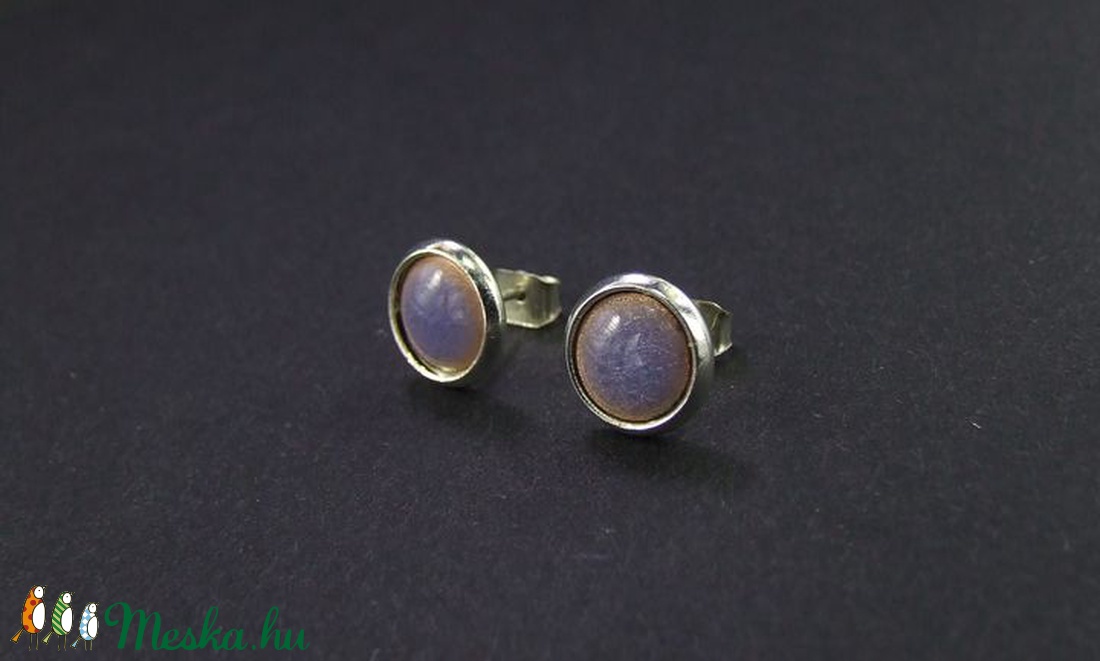 Kicsi levendulakék tűzzománc bedugós fülbevaló - ékszer - fülbevaló - pötty fülbevaló - Meska.hu