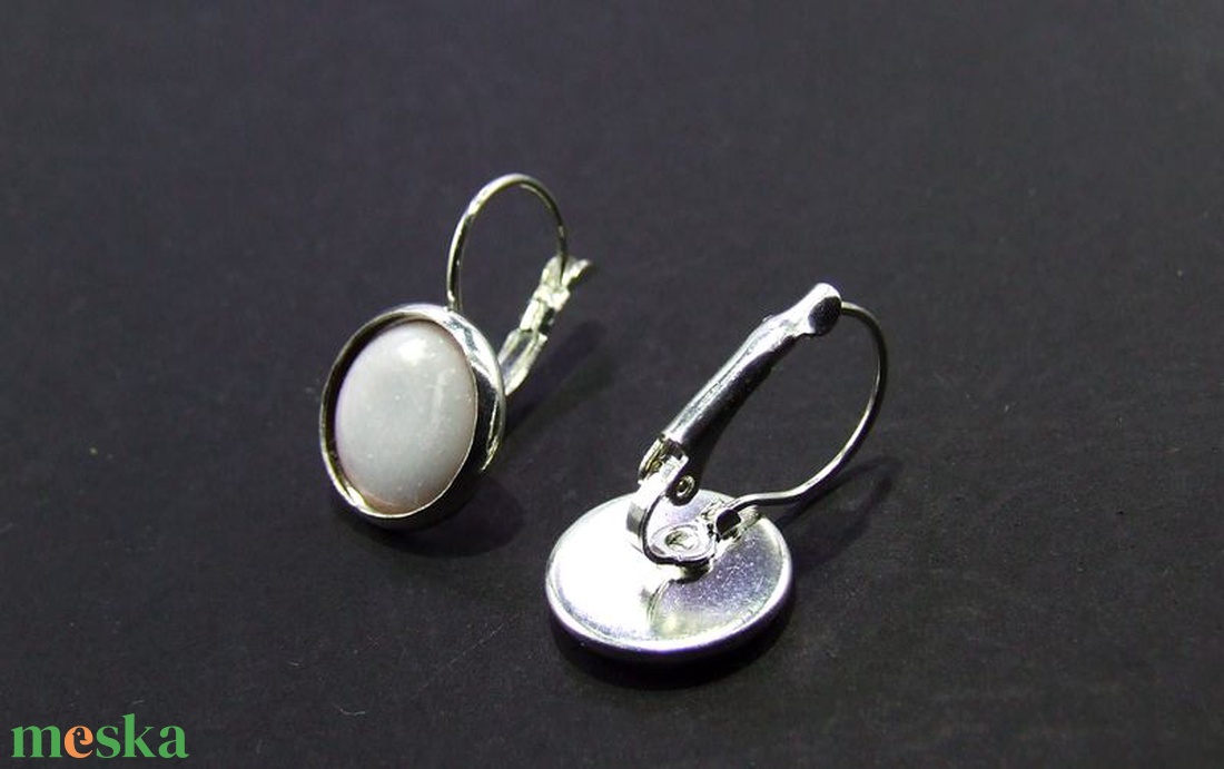 Fehér tűzzománc fülbevaló - ékszer - fülbevaló - lógós kerek fülbevaló - Meska.hu