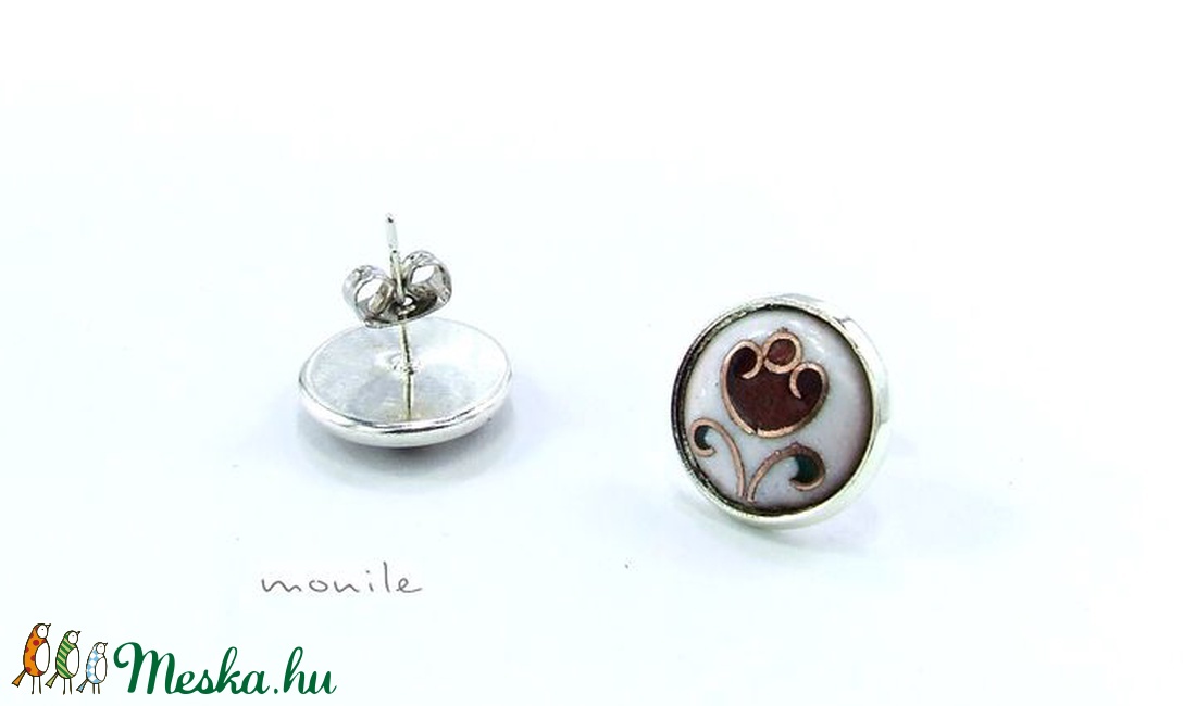 Virágos fehér-piros tűzzománc bedugós fülbevaló - ékszer - fülbevaló - Meska.hu