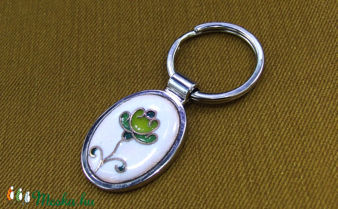 Virágos fehér-zöld tűzzománc kulcstartó - táska & tok - kulcstartó & táskadísz - Meska.hu