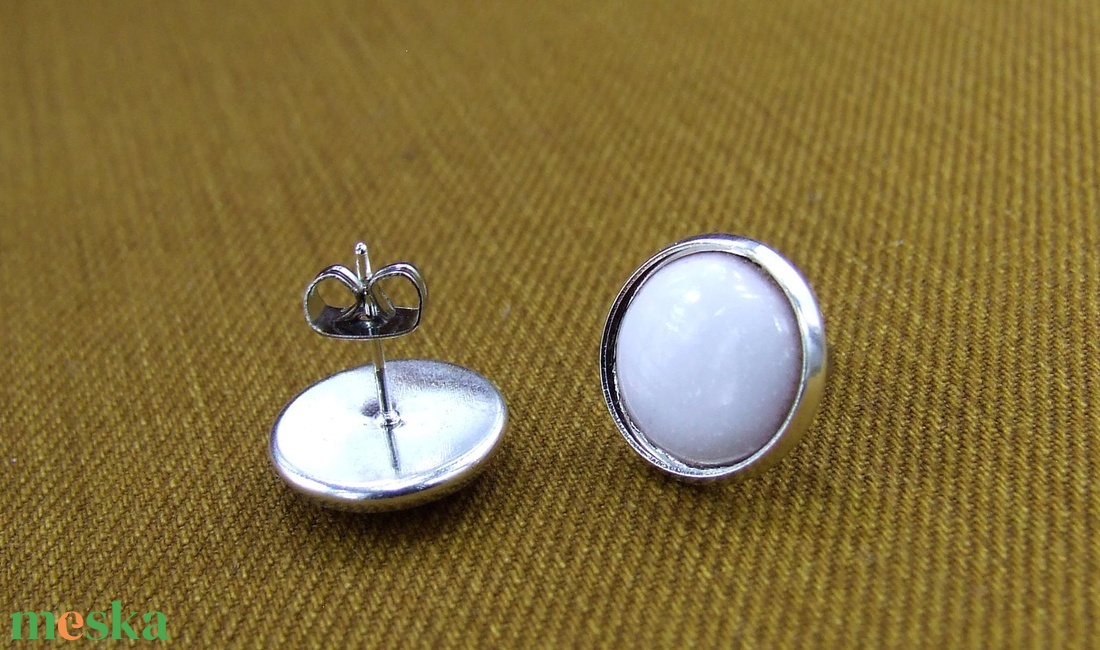 Fehér tűzzománc bedugós fülbevaló - ékszer - fülbevaló - pötty fülbevaló - Meska.hu