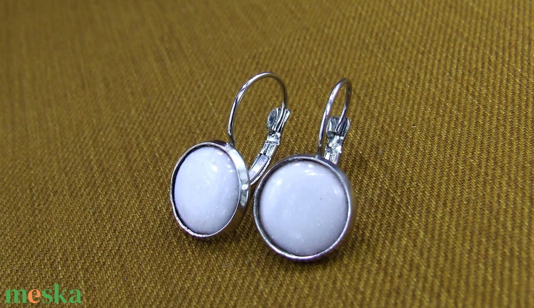 Fehér tűzzománc fülbevaló - ékszer - fülbevaló - lógós kerek fülbevaló - Meska.hu