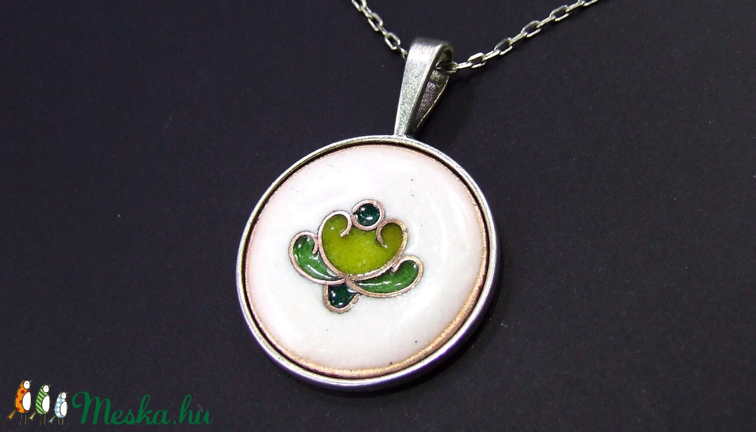 Virágos fehér-zöld tűzzománc nyaklánc - ékszer - nyaklánc - medálos nyaklánc - Meska.hu