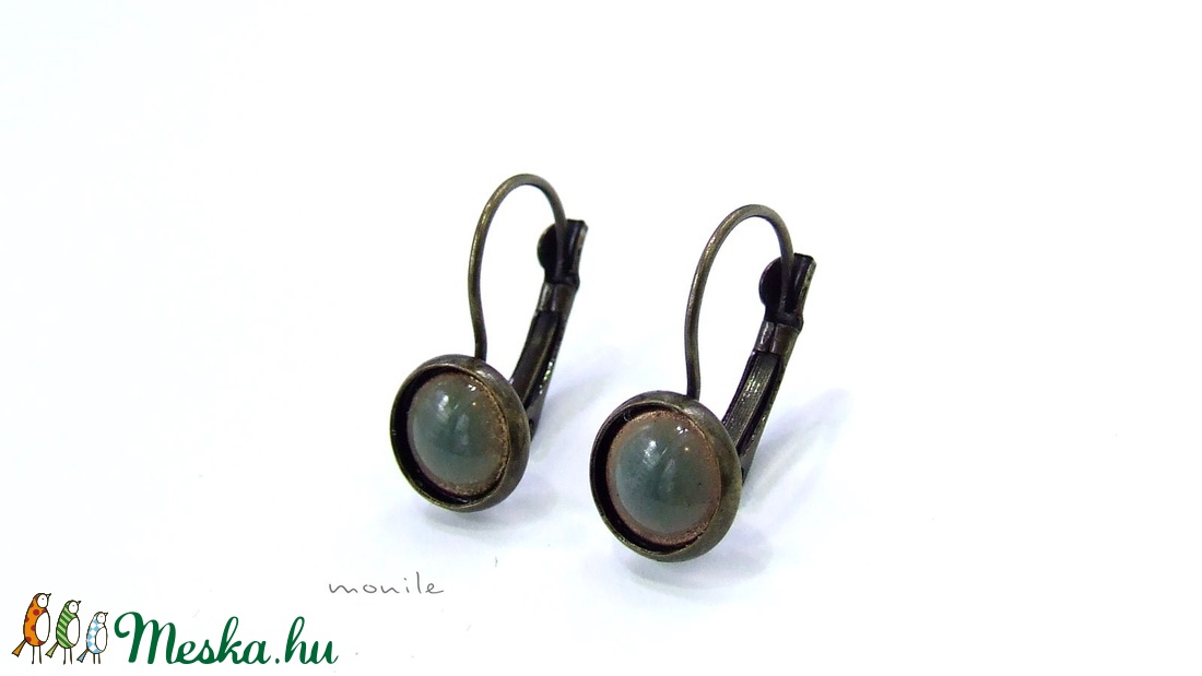 Kicsi pisztáciazöld tűzzománc fülbevaló - ékszer - fülbevaló - lógó fülbevaló - Meska.hu