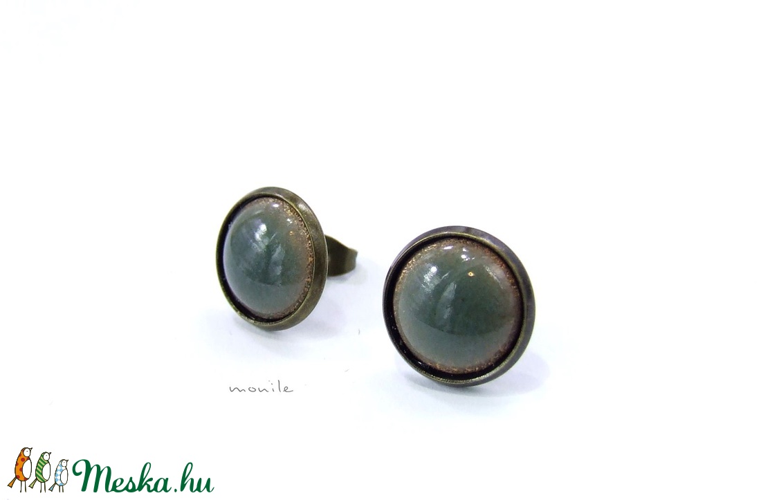 Pisztáciazöld tűzzománc bedugós fülbevaló - ékszer - fülbevaló - pötty fülbevaló - Meska.hu