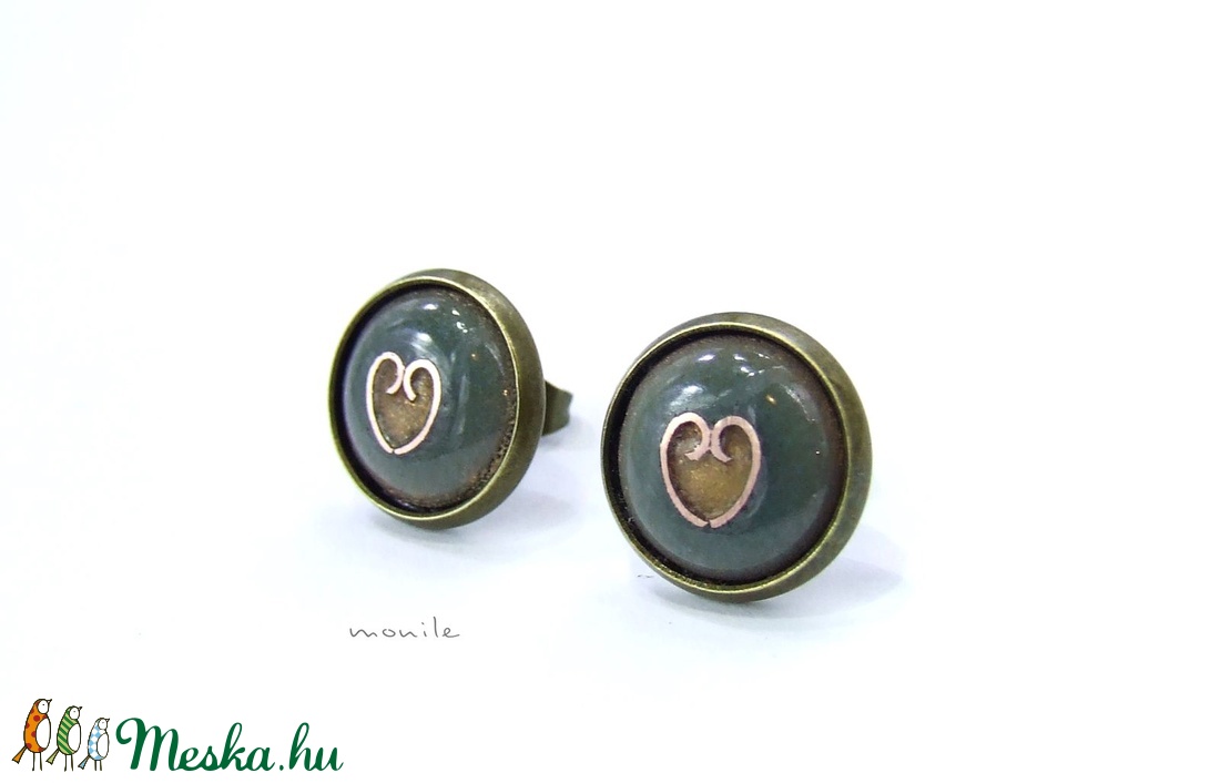 Bedugós tűzzománc fülbevaló - szíves pisztáciazöld - ékszer - fülbevaló - pötty fülbevaló - Meska.hu