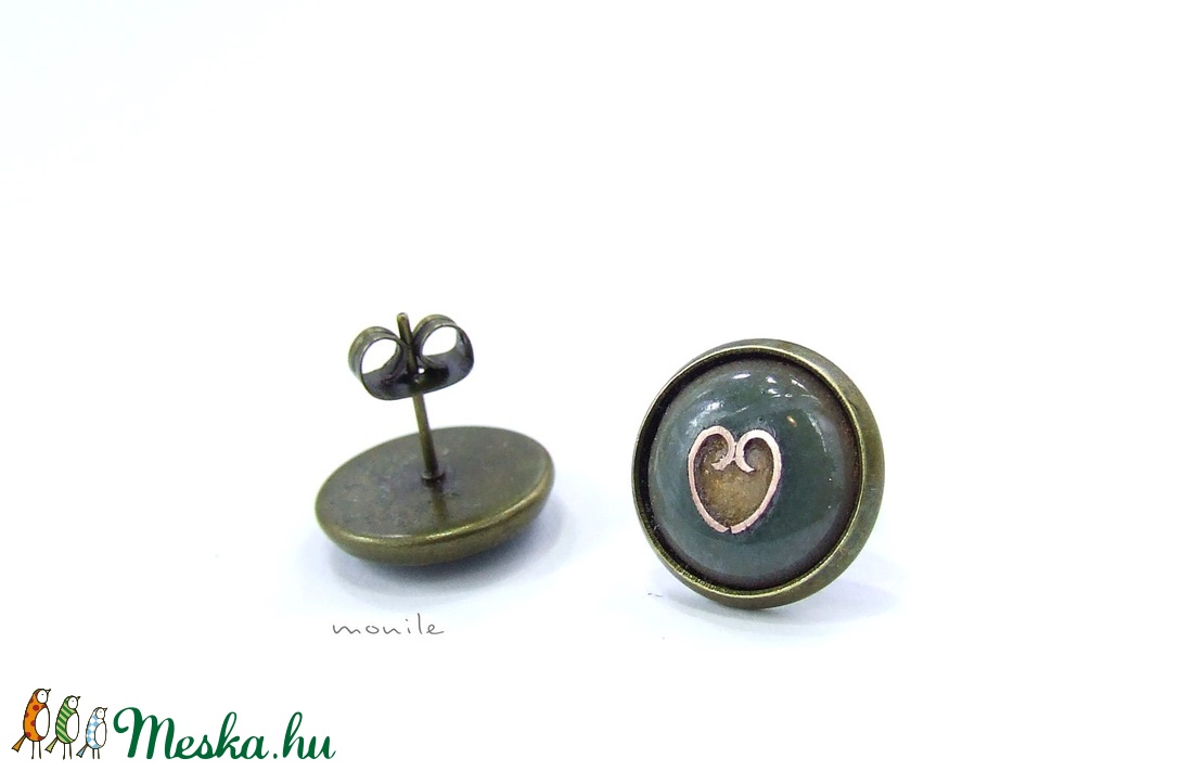 Bedugós tűzzománc fülbevaló - szíves pisztáciazöld - ékszer - fülbevaló - pötty fülbevaló - Meska.hu