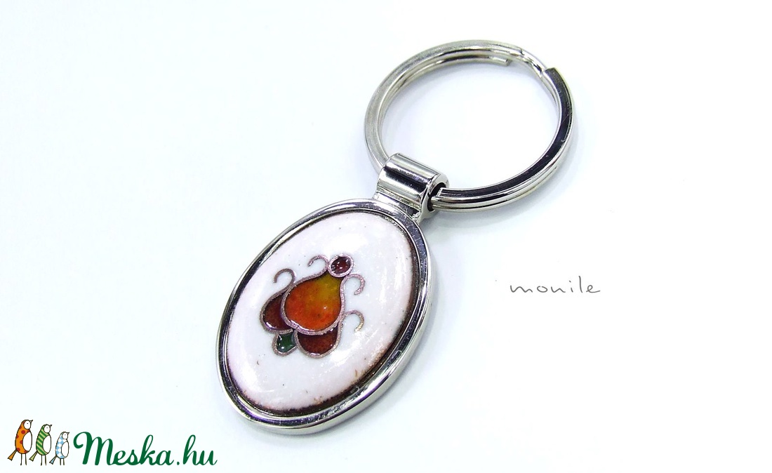 Virágos fehér-narancs tűzzománc kulcstartó -  - Meska.hu