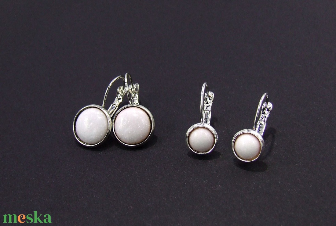 Fehér tűzzománc fülbevaló - ékszer - fülbevaló - lógós kerek fülbevaló - Meska.hu