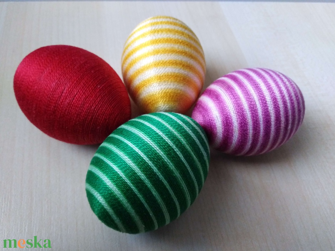 Hímzőfonallal díszített tojások - otthon & életmód - dekoráció - asztal és polc dekoráció - asztaldísz - Meska.hu