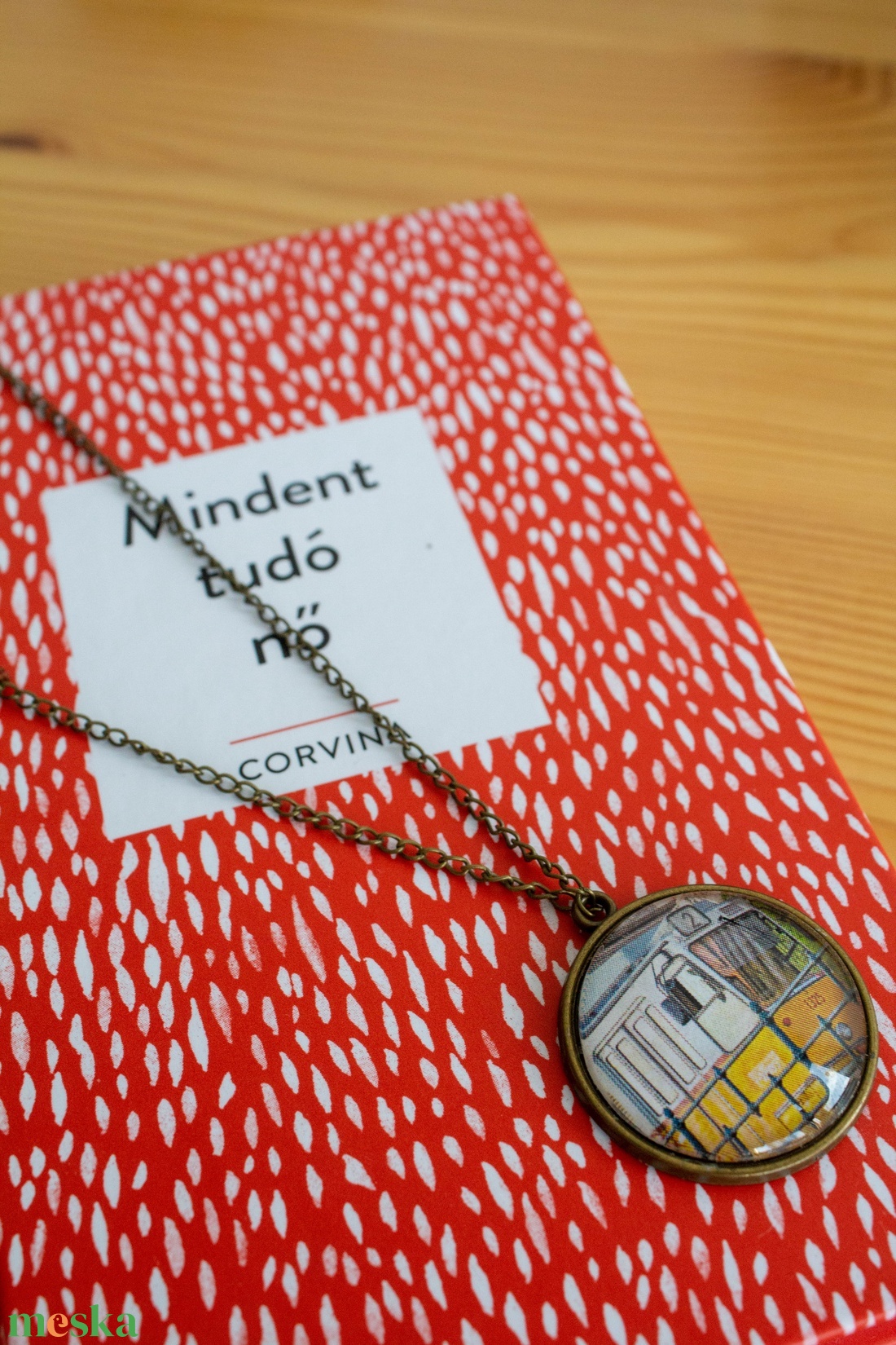 2-es villamosos üveglencsés nyaklánc - ékszer - nyaklánc - medál - Meska.hu