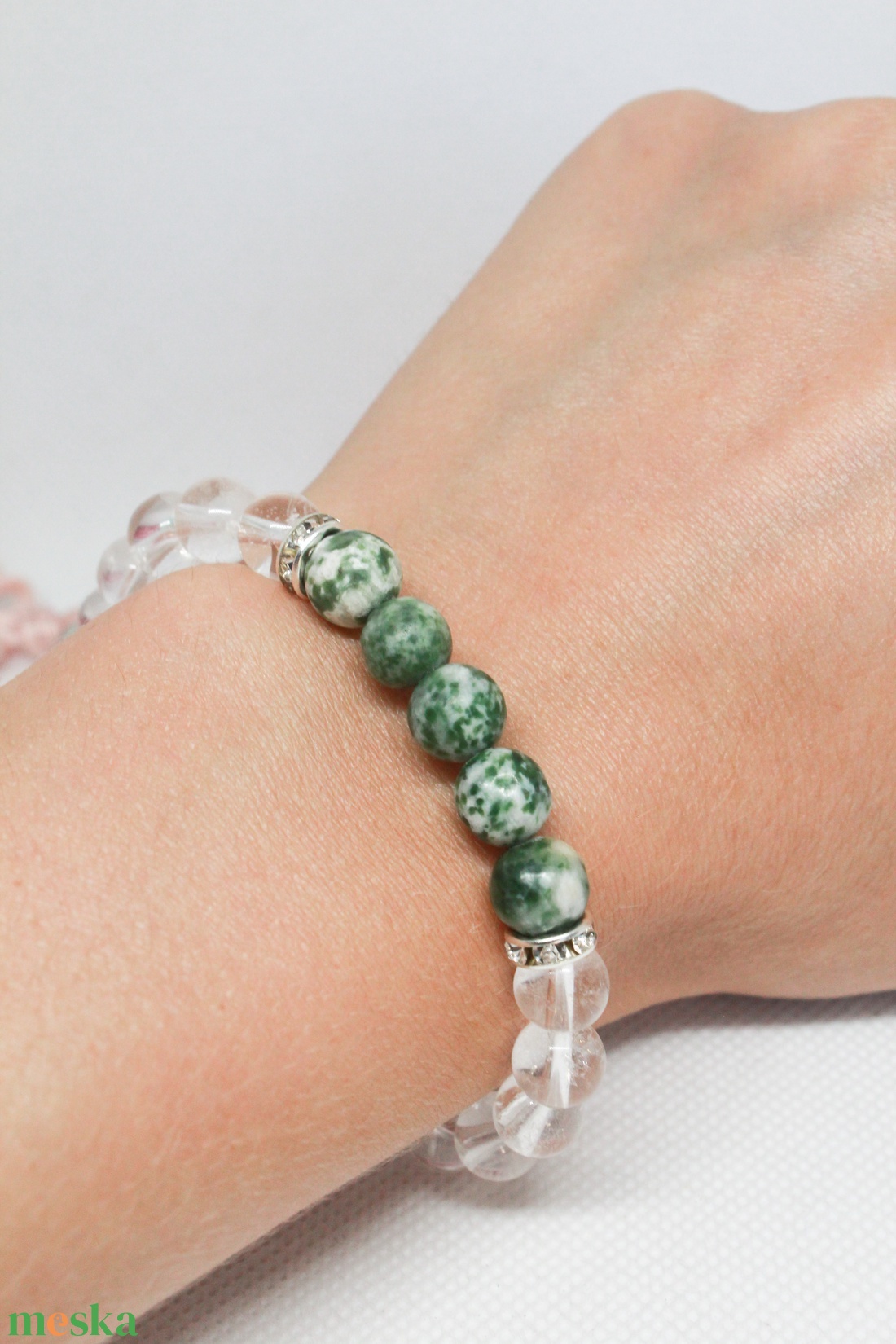 Zöld pöttyös jáde karkötő - ékszer - karkötő - gyöngyös karkötő - Meska.hu