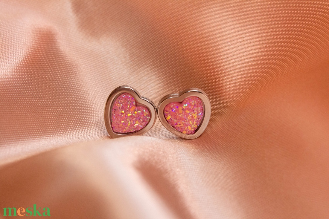 Szivecskés fülbevalók - ékszer - fülbevaló - pötty fülbevaló - Meska.hu
