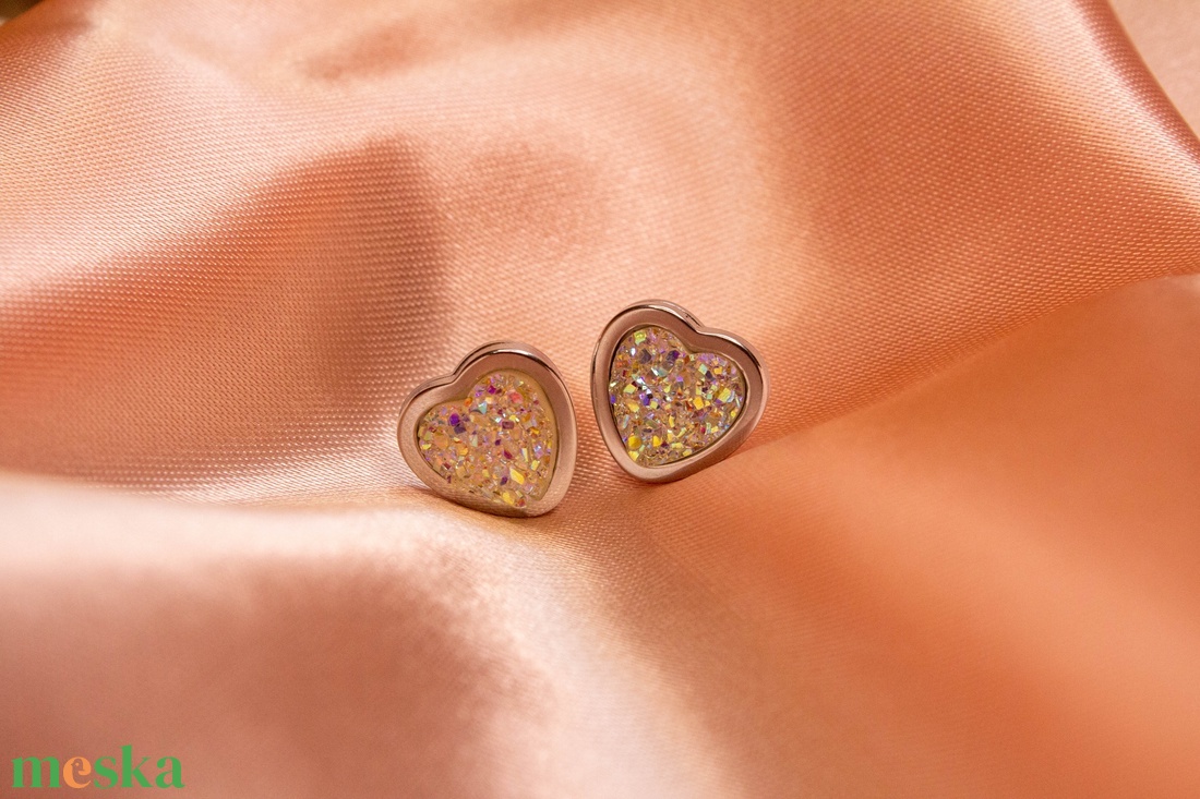 Szivecskés fülbevalók - ékszer - fülbevaló - pötty fülbevaló - Meska.hu