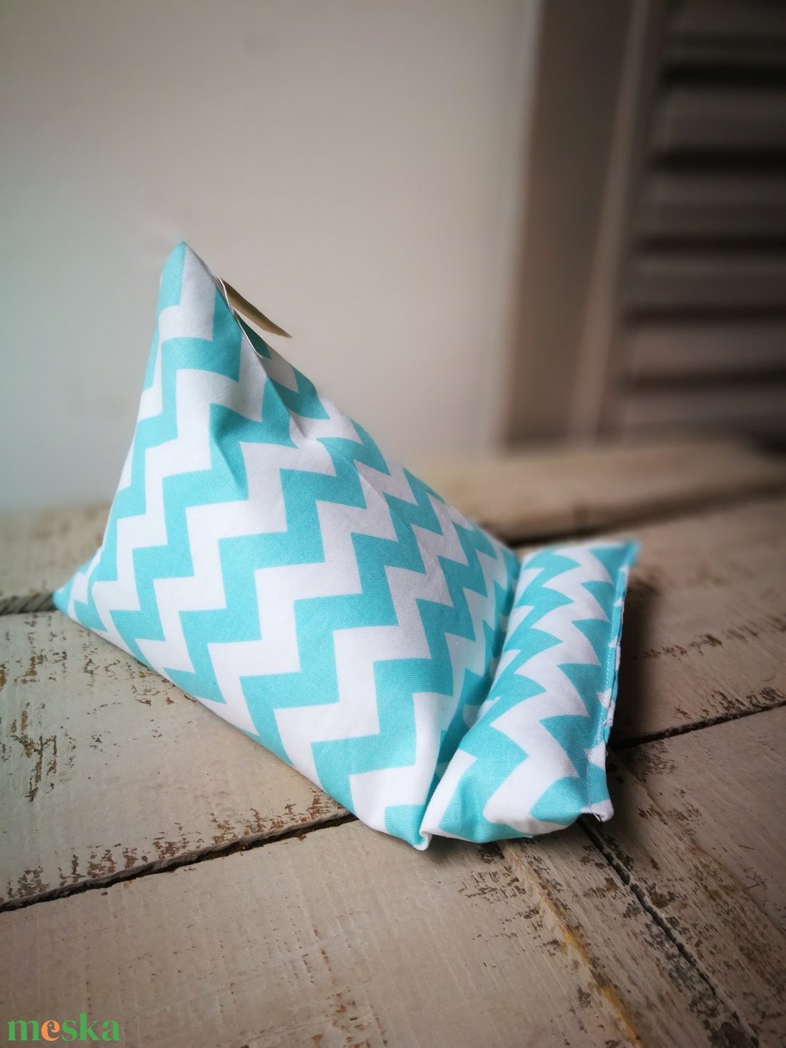 Mini babzsák - telefon/tablet tartó és könyvtámasz, választható színek - otthon & életmód - tárolás & rendszerezés - íróasztali tároló - Meska.hu