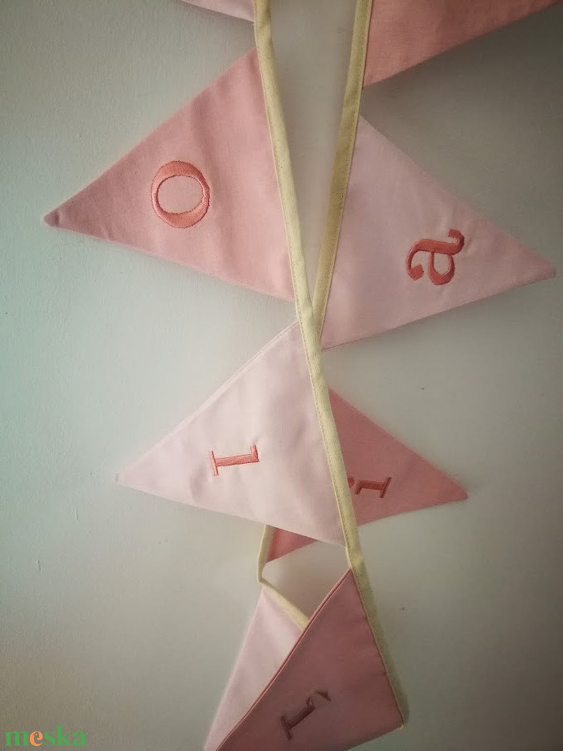 Névvel hímzett zászlófüzér dekoráció - CSAK EGYEDI rendelésként - - otthon & életmód - dekoráció - fali és függő dekoráció - girland, zászlófűzér - Meska.hu