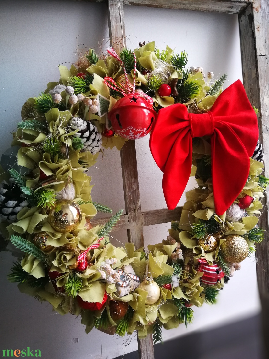 Kézműves ünnepi koszorú - klasszikus hangulatban, 38 cm - karácsony - karácsonyi lakásdekoráció - karácsonyi ajtódíszek - Meska.hu