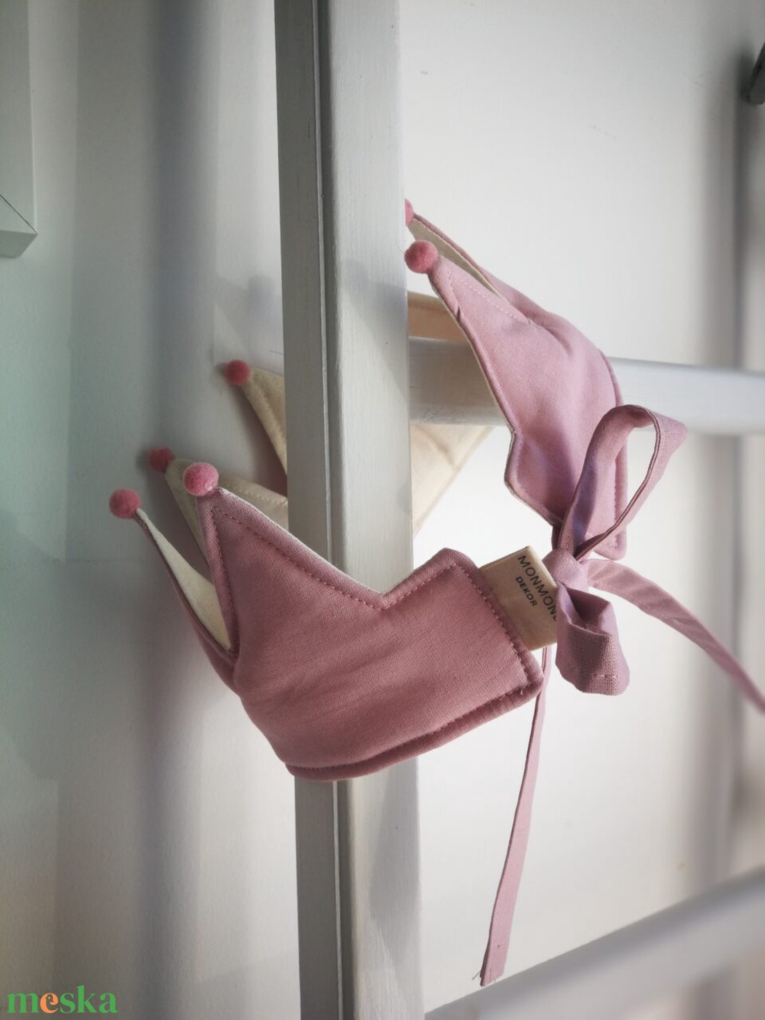 Textil korona, fejdísz pompon - pasztell rózsaszín - játék & sport - szerepjáték - Meska.hu