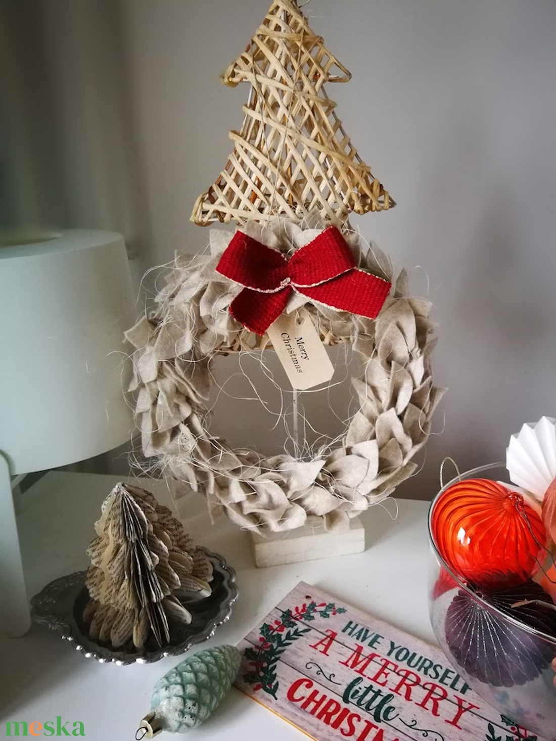 Natúr skandináv karácsonyi kopogtató filc levelekből - karácsony - karácsonyi lakásdekoráció - karácsonyi ajtódíszek - Meska.hu