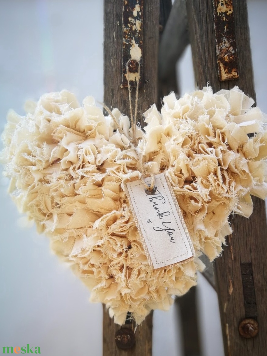 Textilszálas szív dekoráció - fehér/bézs színben - otthon & életmód - dekoráció - ajtó- és ablak dekoráció - ajtódísz & kopogtató - Meska.hu