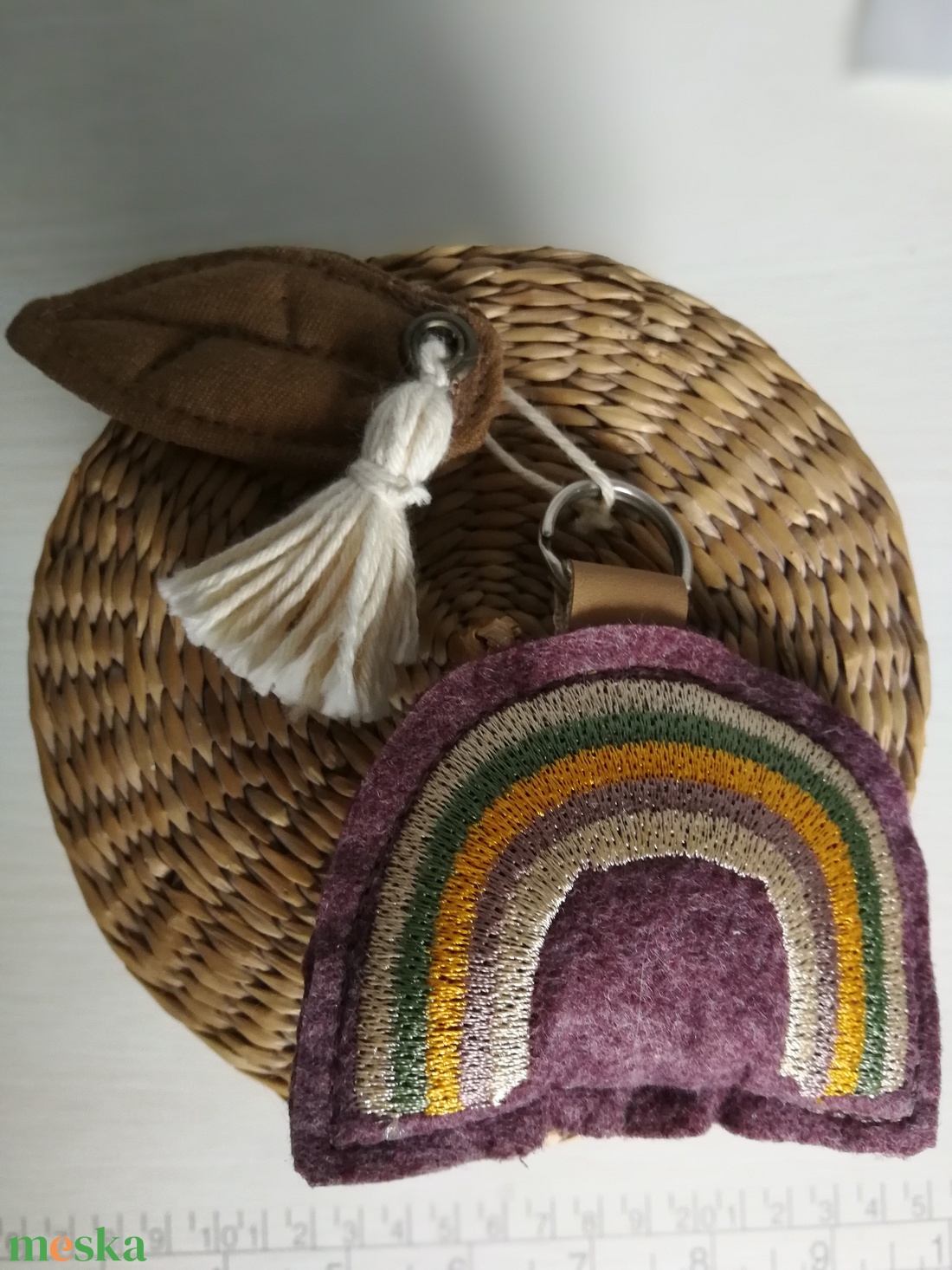 Hímzett szivárvány dekorációs kiegészítő, kulcstartó  - táska & tok - kulcstartó & táskadísz - táskadísz - Meska.hu