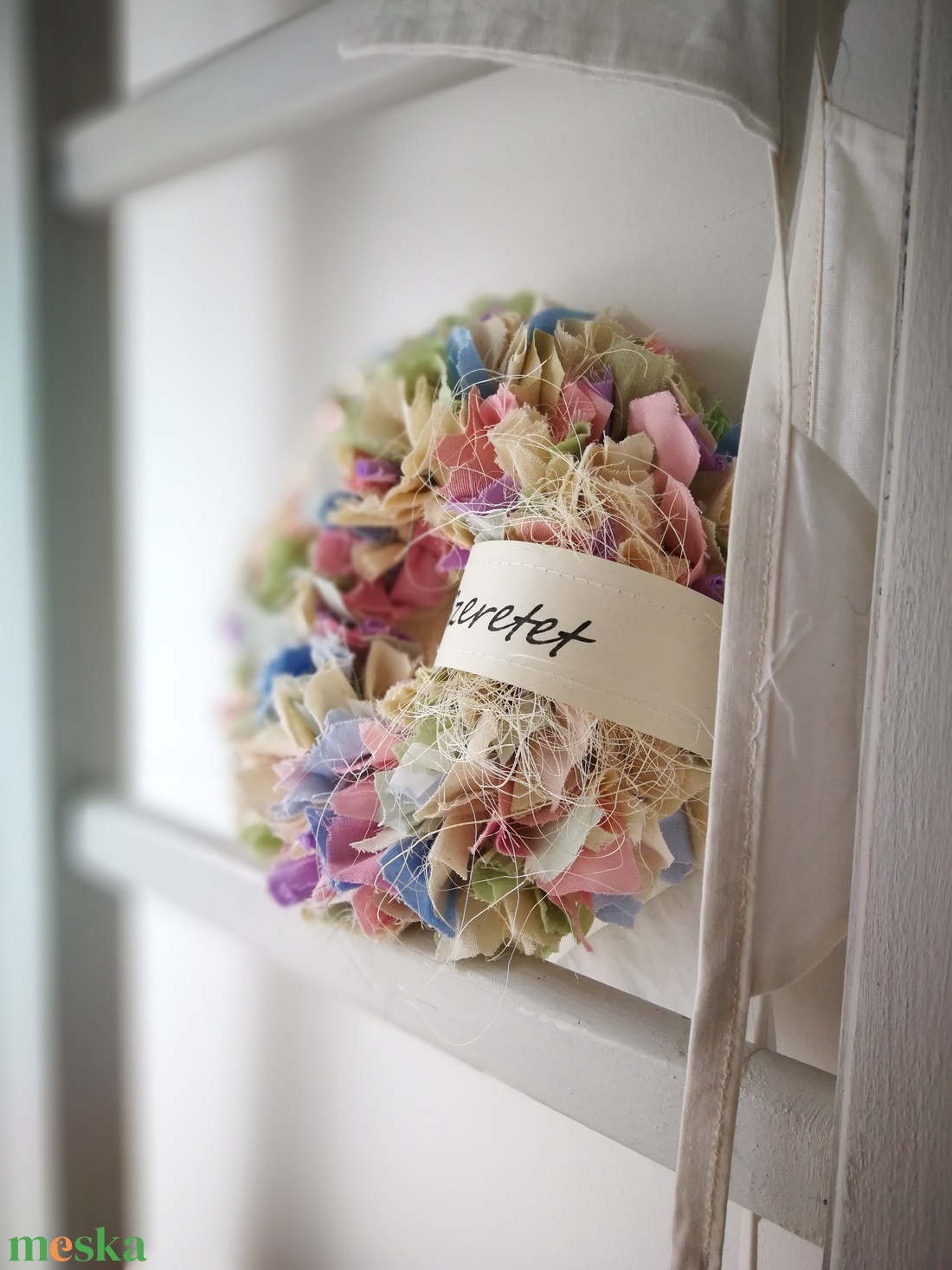 Textilszálas dekoráció, kopogtató, köszönőajándék - 20 cm  - otthon & életmód - dekoráció - ajtó- és ablak dekoráció - ajtódísz & kopogtató - Meska.hu