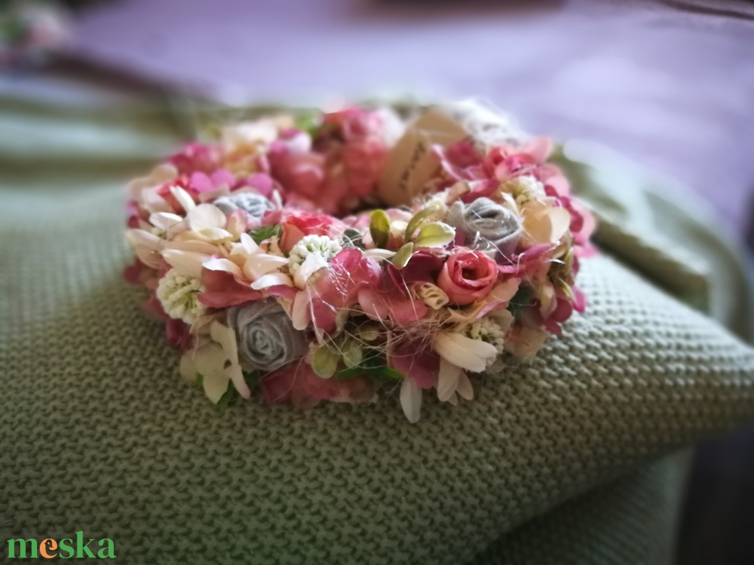 Textilszálas pasztell dekoráció, kopogtató - 25 cm  - otthon & életmód - dekoráció - ajtó- és ablak dekoráció - ajtódísz & kopogtató - Meska.hu