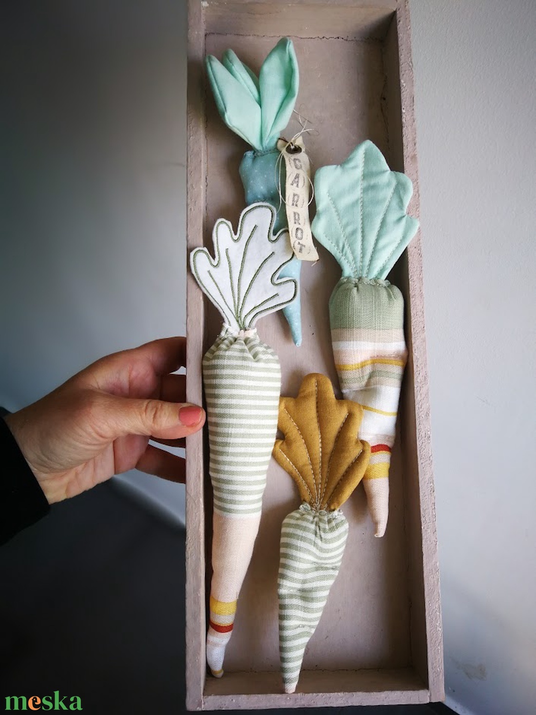 Textil dekorációs szett, Babaszoba kiegészítő, géppel hímzett répa csomag - 4 darabos - ünnepi díszek, dekorációk - húsvéti díszek és dekorációk - húsvéti asztaldíszek - Meska.hu