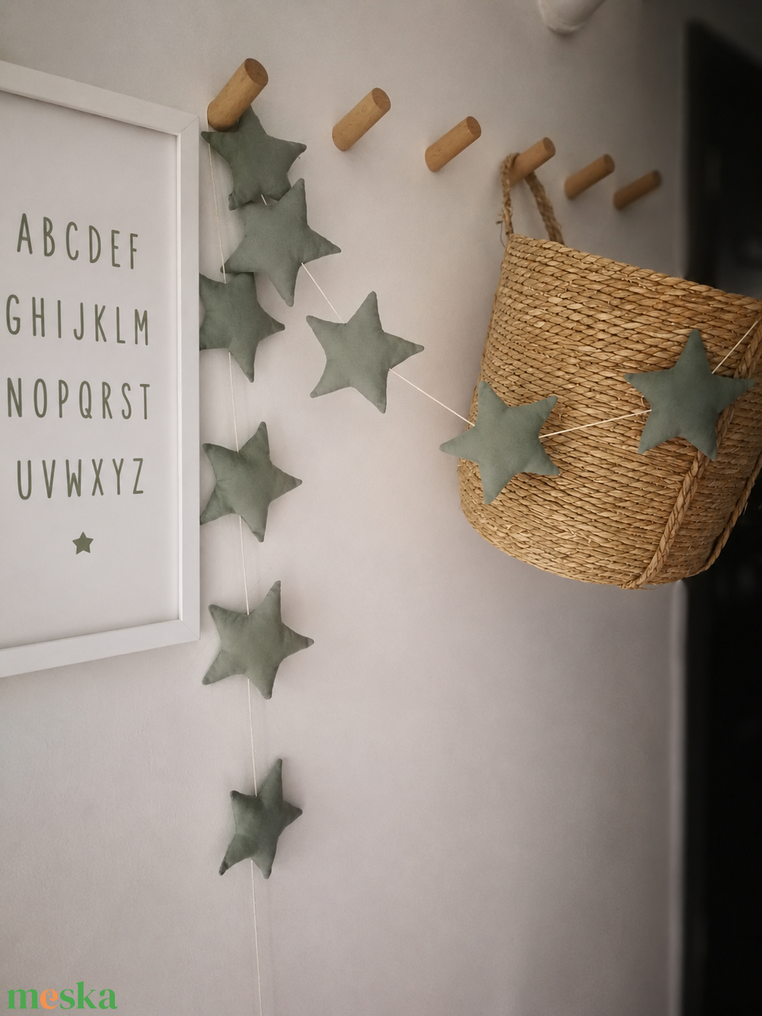 Csillagfüzér Kézműves Girland, Gyerekszoba Füzér Dekoráció, Olivazöld Fali Dekor - karácsony - karácsonyi lakásdekoráció - karácsonyi girland, boa - Meska.hu