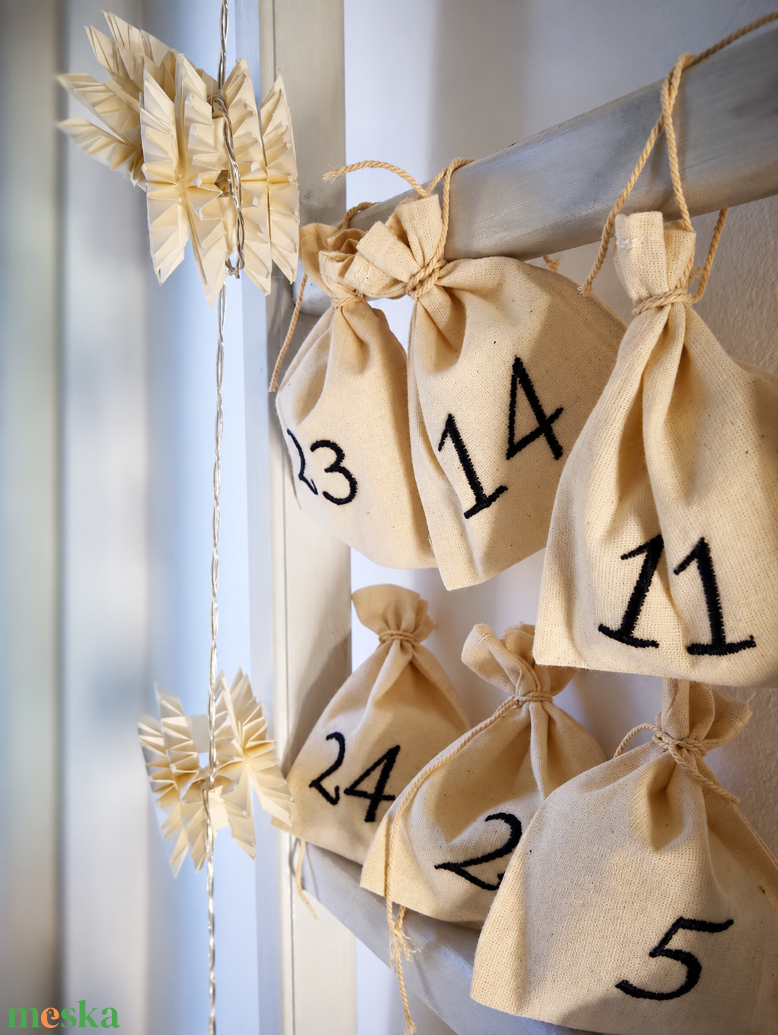Adventi kalendárium szett, géppel hímzett fekete számokkal - 24 darabos szett - karácsony - adventi díszek - adventi naptár - Meska.hu