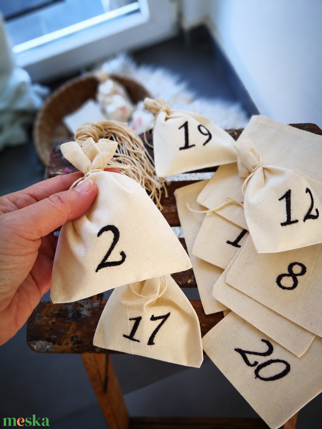 Adventi kalendárium szett, géppel hímzett fekete számokkal - 24 darabos szett - karácsony - adventi díszek - adventi naptár - Meska.hu