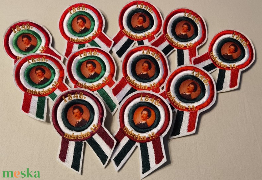 Hímzett Petőfi kokárda - ékszer - kitűző és bross - kitűző - Meska.hu Hímzett Petőfi kokárda - ékszer - kitűző és bross - kitűző - Meska.hu