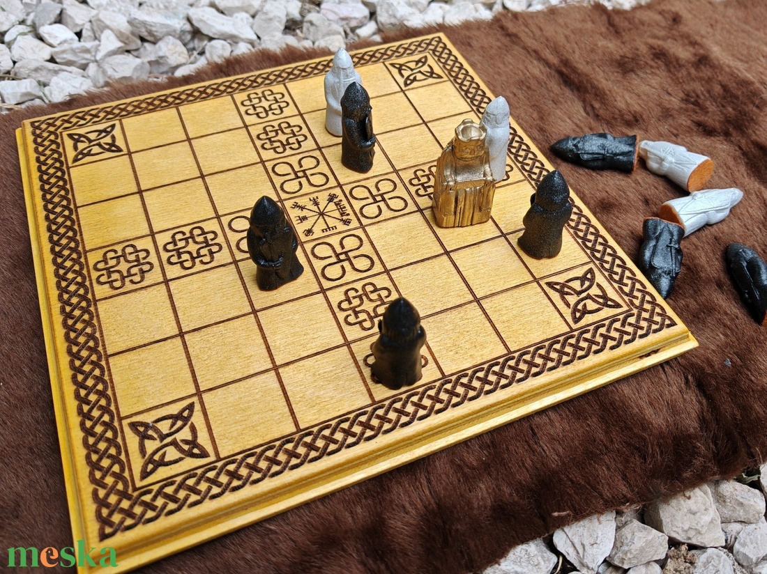 BRANDUBH középkori ír-viking sakk társasjáték - játék & sport - táblajáték és kártyajáték - társasjátékok - Meska.hu BRANDUBH középkori ír-viking sakk társasjáték - játék & sport - táblajáték és kártyajáték - társasjátékok - Meska.hu