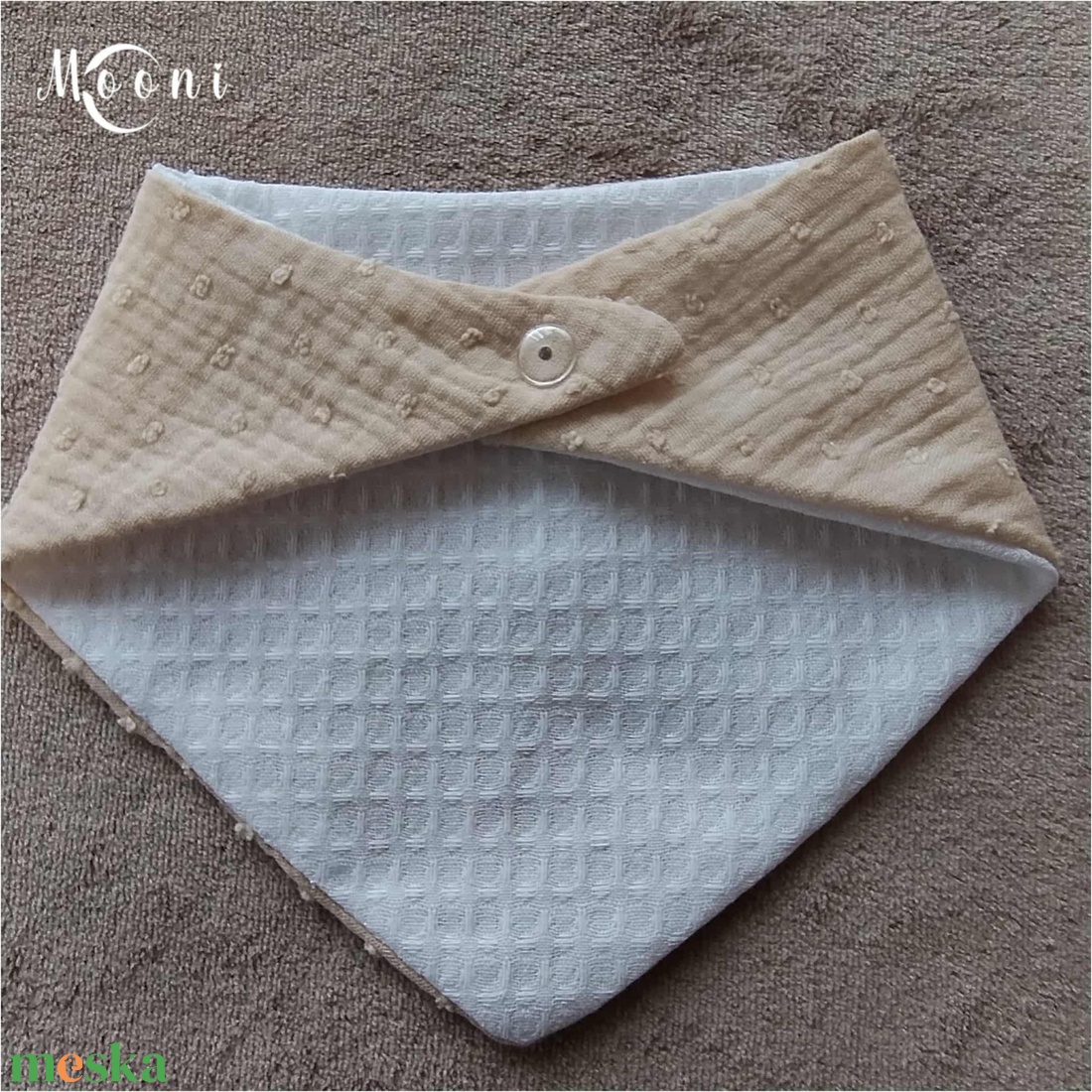 Dupla géz / waffle nyálkendő (bézs) - ruha & divat - babaruha & gyerekruha - előke & nyálkendő - Meska.hu