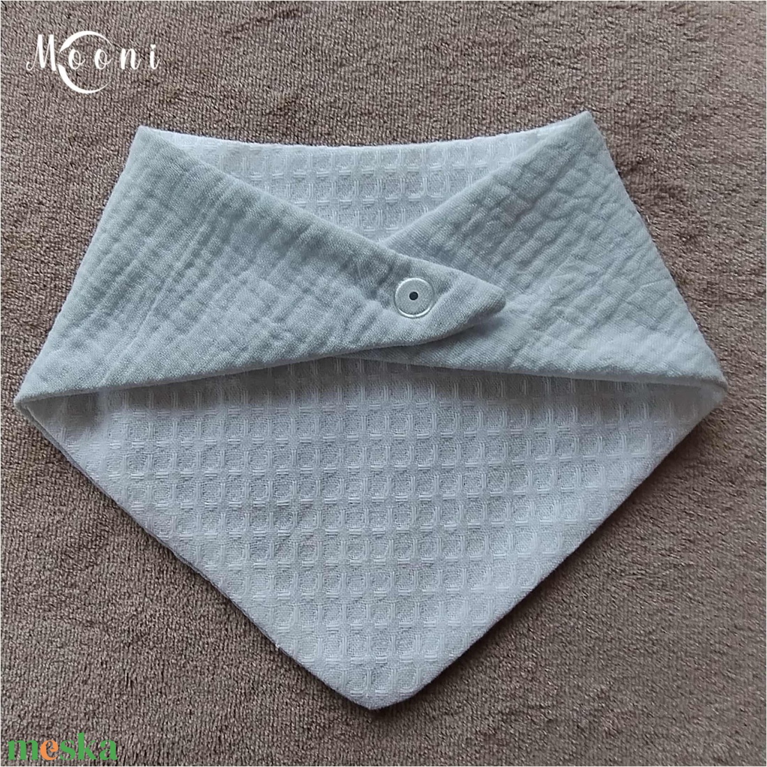 Dupla géz / waffle nyálkendő (világoskék) - ruha & divat - babaruha & gyerekruha - előke & nyálkendő - Meska.hu