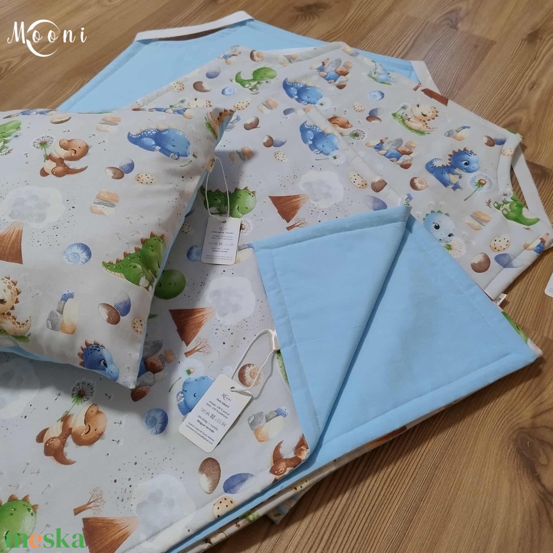 Dinós ágynemű szett bölcsibe / oviba - játék & sport - ovis felszerelés - ovis szett - Meska.hu