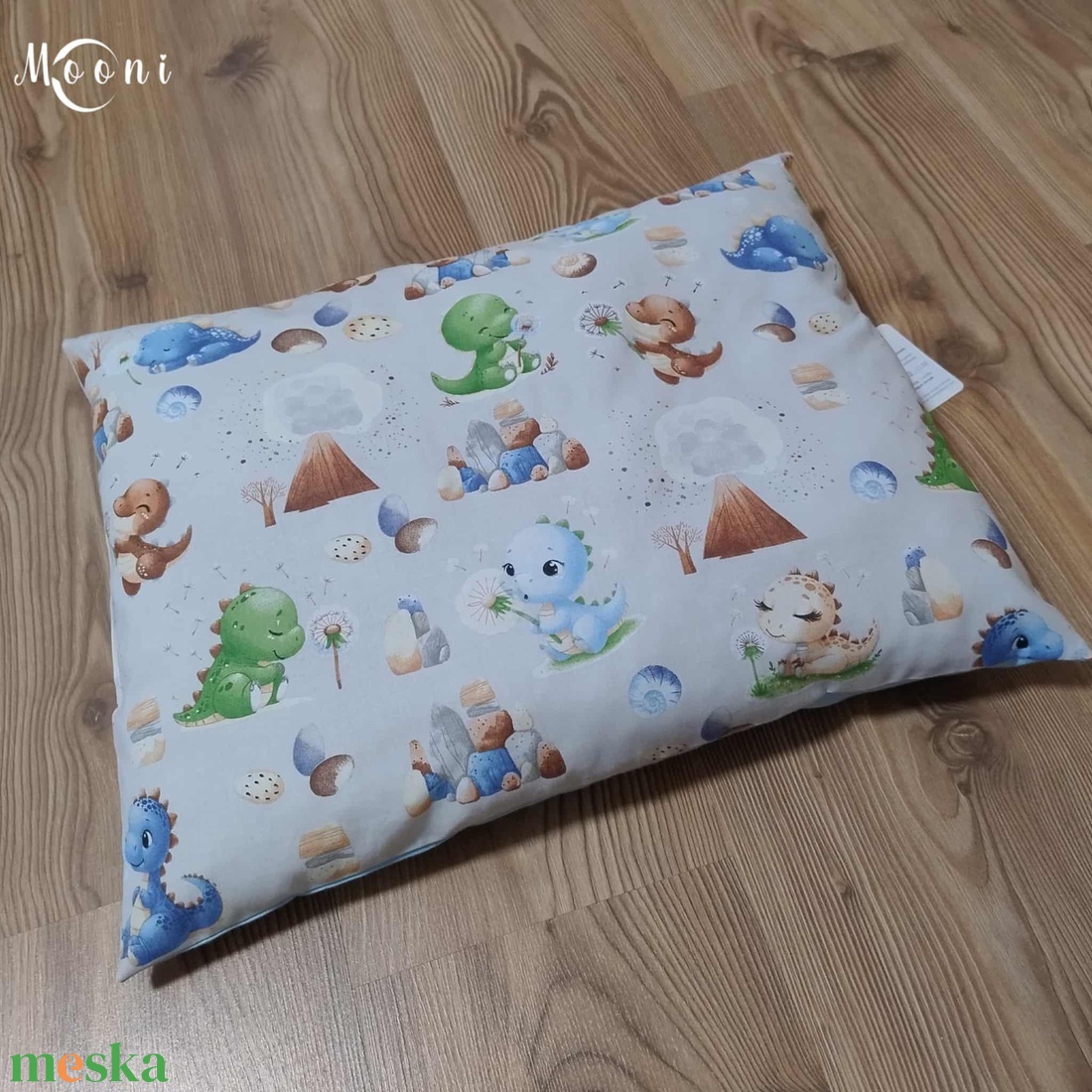 Dinós ágynemű szett bölcsibe / oviba - játék & sport - ovis felszerelés - ovis szett - Meska.hu