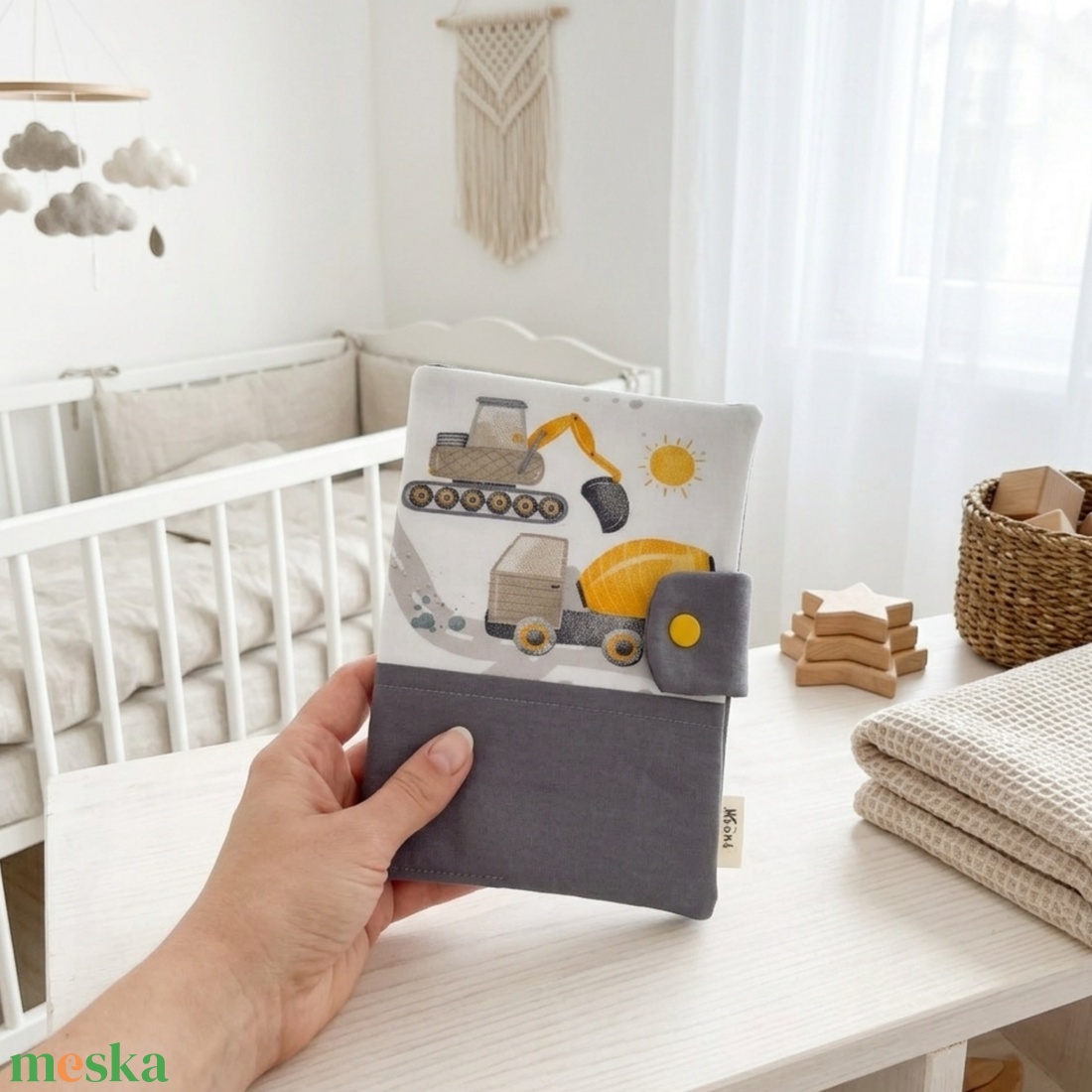 Munkagépes gyermek egészségügyi kiskönyv borító - baba - mama - babaemlékek - egészségügyi kiskönyv borító - Meska.hu