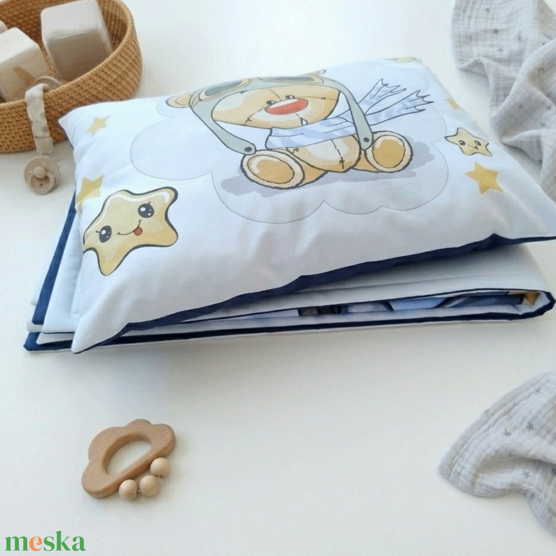 Pilóta macis ovis ágynemű szett - kék� töltött, pamut, egybevarrt - játék & sport - ovis felszerelés - ovis ágynemű - Meska.hu