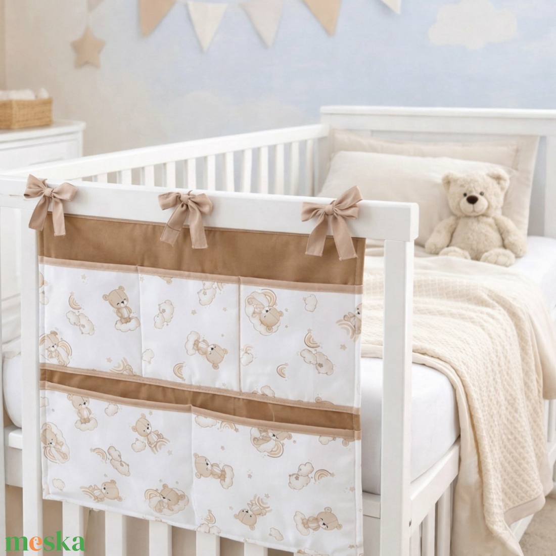 Kismackó mintás zsebes baba tároló kiságyra - baba - mama - baba ágynemű - szett kiságyba - Meska.hu