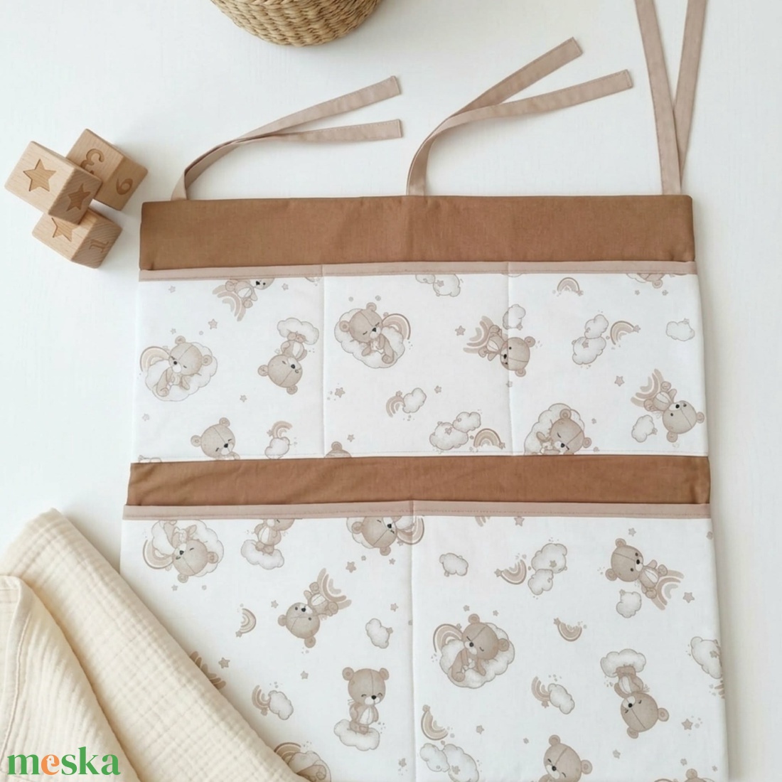 Kismackó mintás zsebes baba tároló kiságyra - baba - mama - baba ágynemű - szett kiságyba - Meska.hu