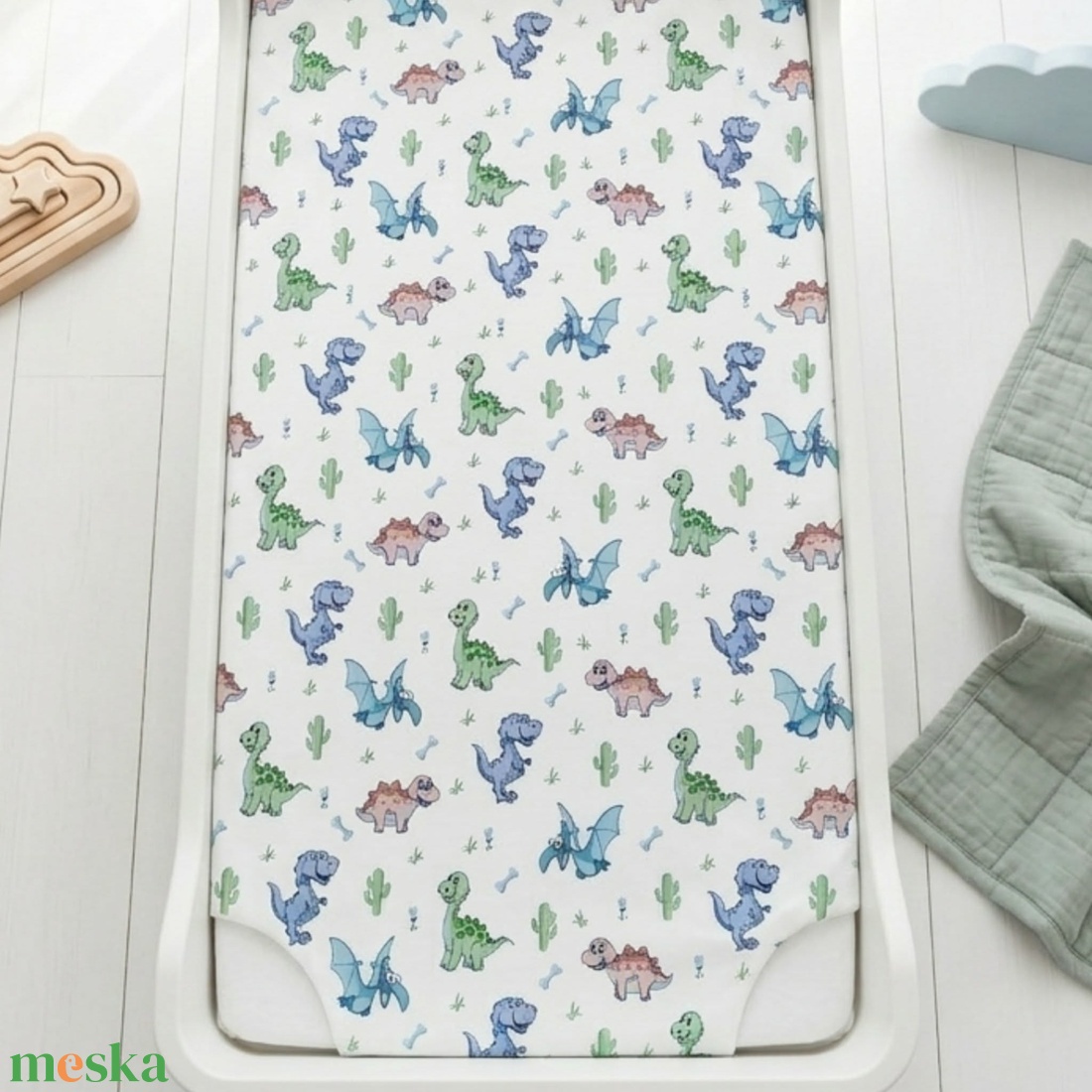 Dinós ovis lepedő és derékalj � bélelt pamut fektető bölcsibe és oviba - játék & sport - ovis felszerelés - ovis lepedő - Meska.hu