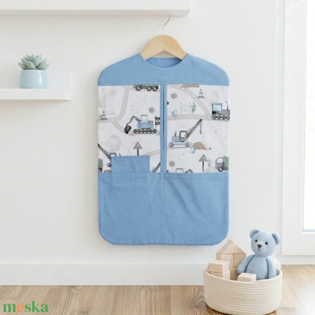 Munkagépes ovis ruhás zsák vállfára � vállfás ruhazsák bölcsibe és oviba - játék & sport - ovis felszerelés - ovis zsák - Meska.hu