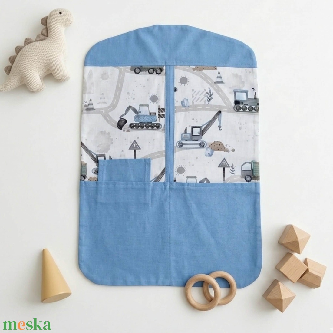 Munkagépes ovis ruhás zsák vállfára � vállfás ruhazsák bölcsibe és oviba - játék & sport - ovis felszerelés - ovis zsák - Meska.hu