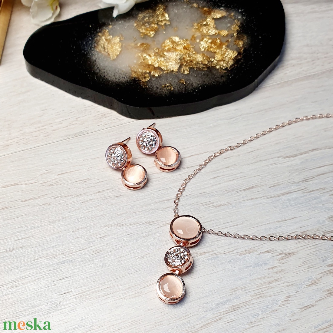 Ékszerszett, nyaklánc, fülbevaló, rosegold - (Ajándék díszszütyő) - ékszer - ékszerszett - Meska.hu Ékszerszett, nyaklánc, fülbevaló, rosegold - (Ajándék díszszütyő) - ékszer - ékszerszett - Meska.hu